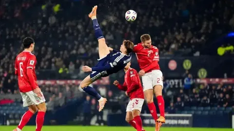 林良铭欢庆足协杯夺冠：国安荣耀续写，荣耀之光再照耀京城！